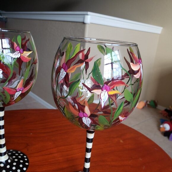 Wine glass set of 2,  painted flower clear glass black and white painted… - Picture 6 of 11